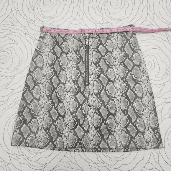 [4] Gray Snake Skin Imitation Leather Mini Skirt - Picture 6 of 7